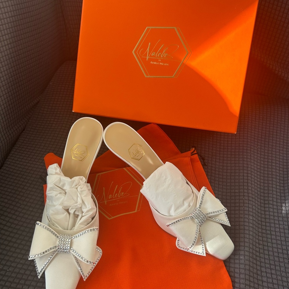 Nalebe Women's White Bow Mules
